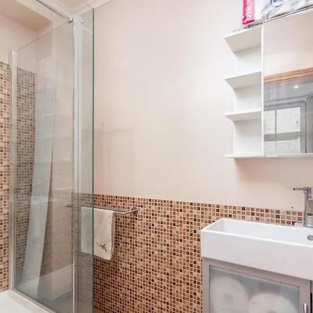 Δωμάτια σε οικογενειακή κατοικία Centre Smart